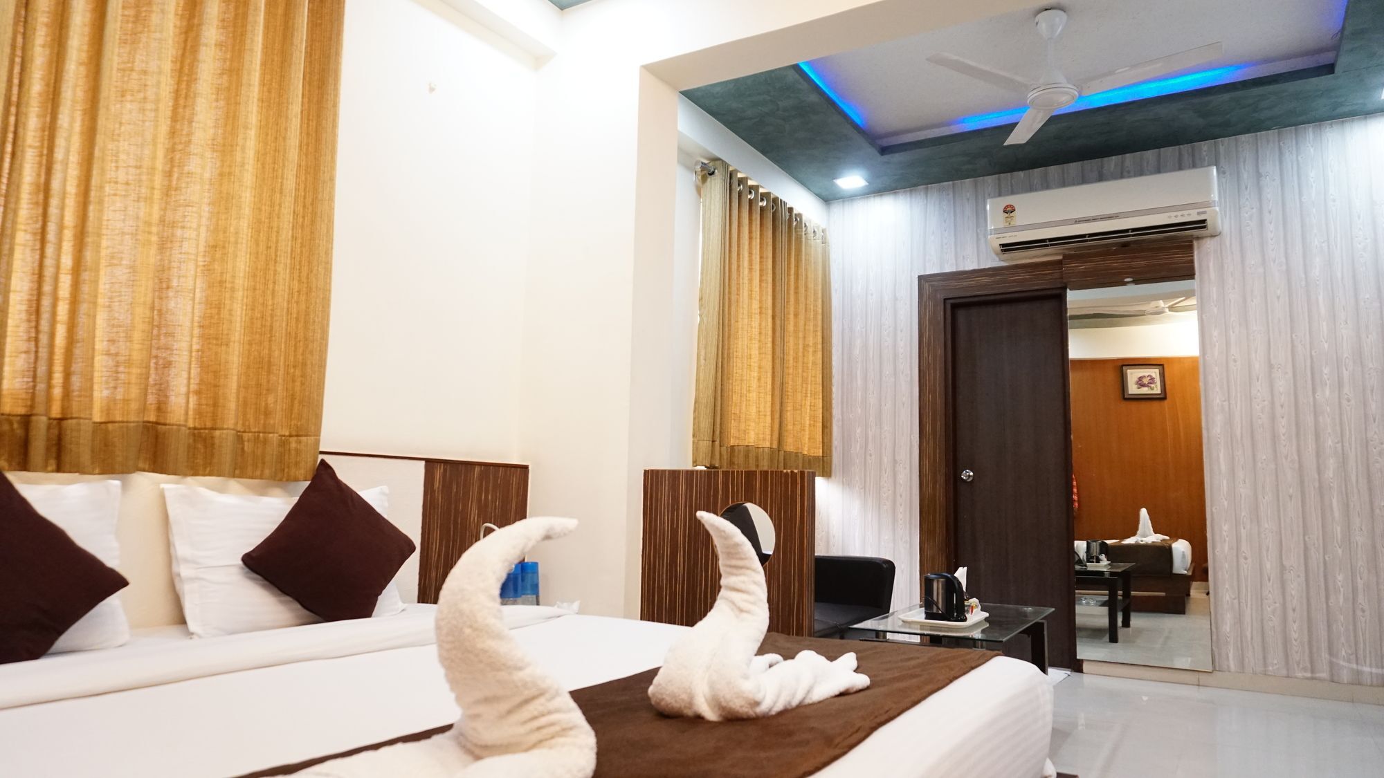Fabhotel Kohinoor Plaza Ahmedabad Exterior photo